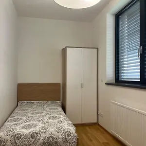 apartman-holesovicebalkongaraz.praguehotelsweb.com/